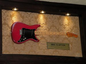 Hard_Rock_Cafe_London_Clapton's_guitar_Fender